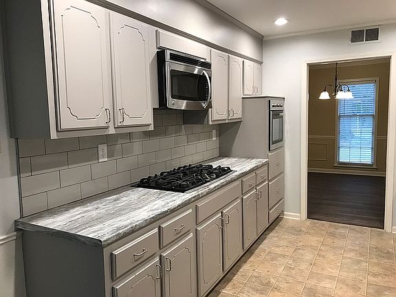2nd image of 2219 Thorncroft Dr