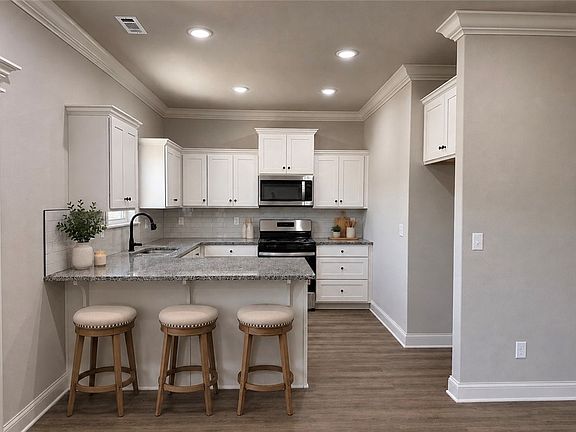 2nd image of 334 Lavona Ln