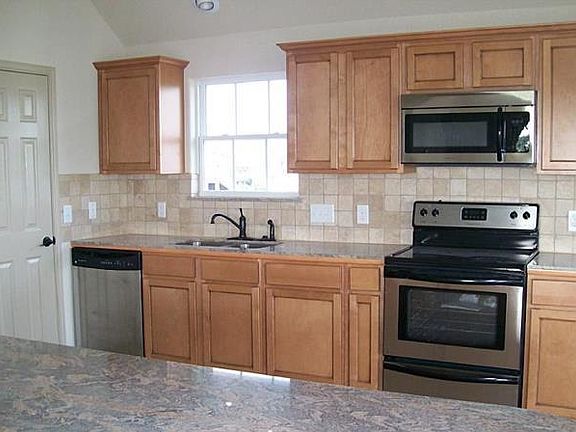 3rd image of 1638 Railroad Ave