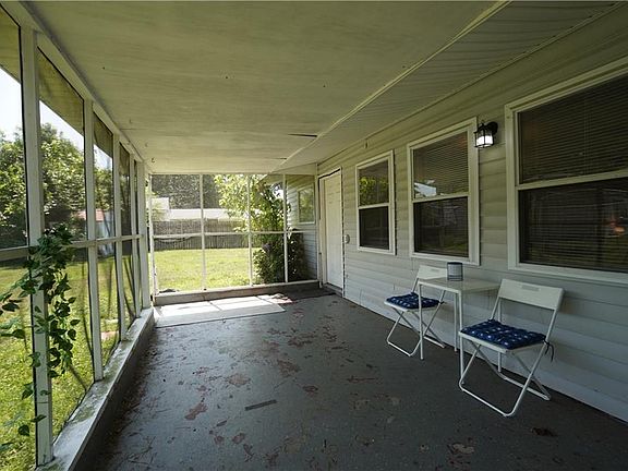 3rd image of 1198 Jarrett Rd