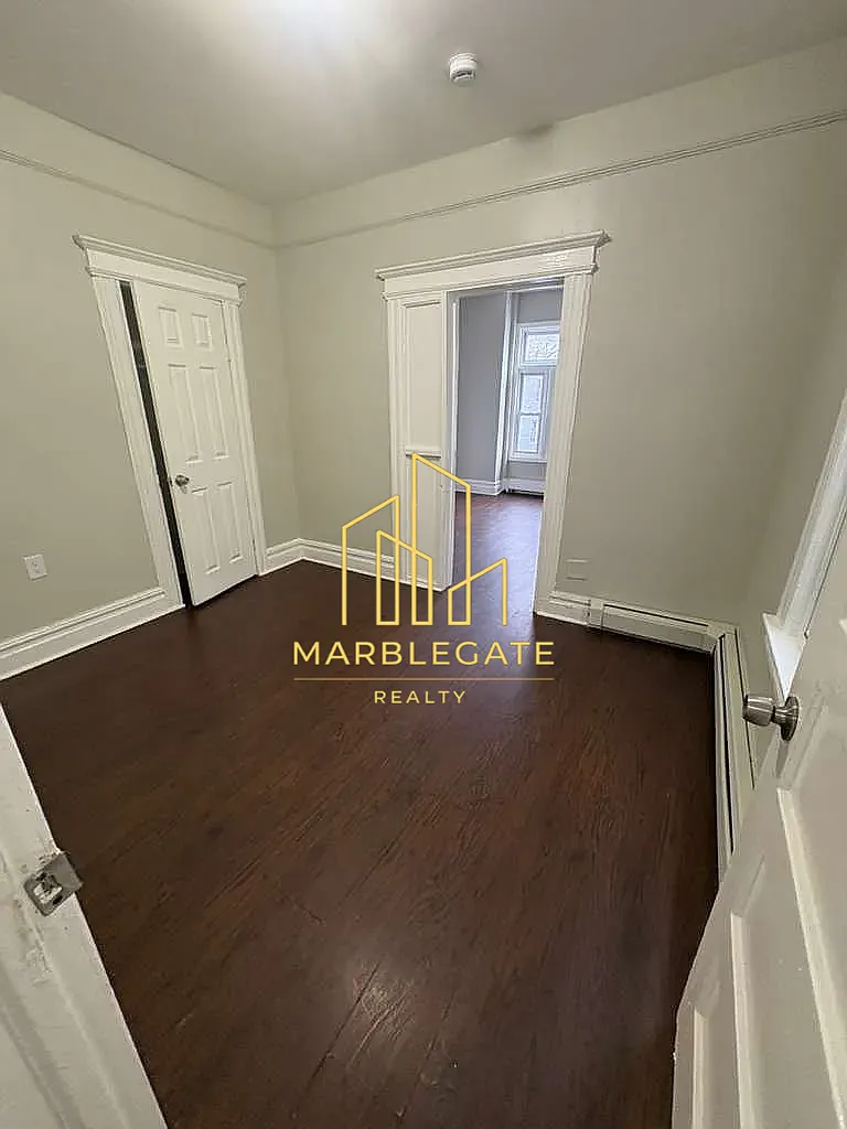 2 bed, 850 sqft, $1,995 — Photo 3