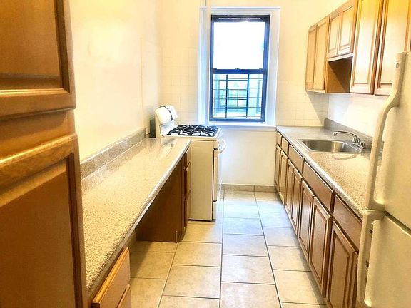 4th image of 570 Isham St APT 5C