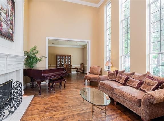 2nd image of 509 Saginaw Ct