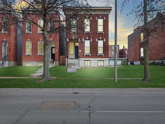 3rd image of 2262 S Jefferson Ave
