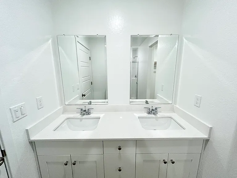 4464 Bellaire Ave — Photo 17