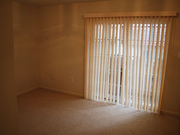 3rd image of 21840 Cobble Pond Sq