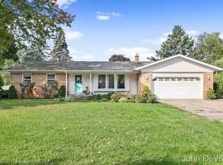 7787 Chickadee Dr, Jenison, MI 49428