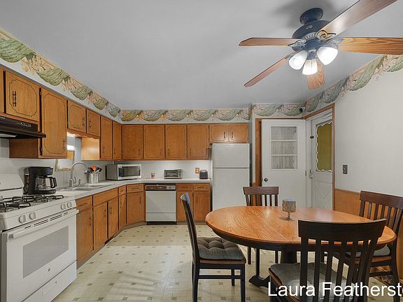 2nd image of 883 Andover Ct SE