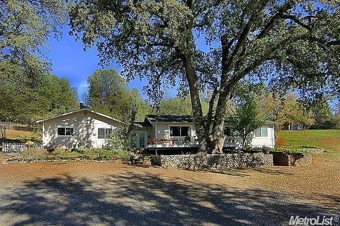 375 Merry Ln photo 1