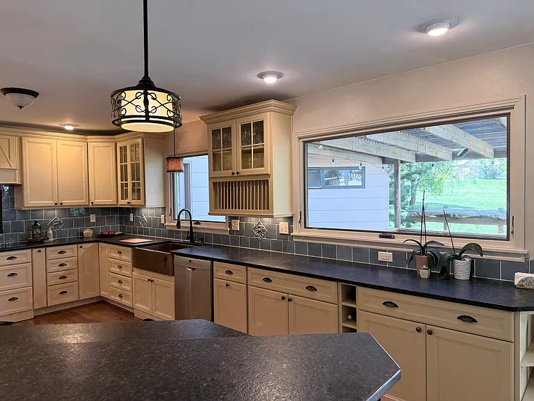 4250 Grinnell Ave — Photo 8