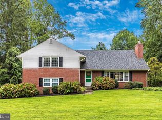 384 Woodcrest Rd, Wayne, PA 19087