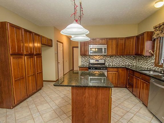 2nd image of 1039 Orchard Ln