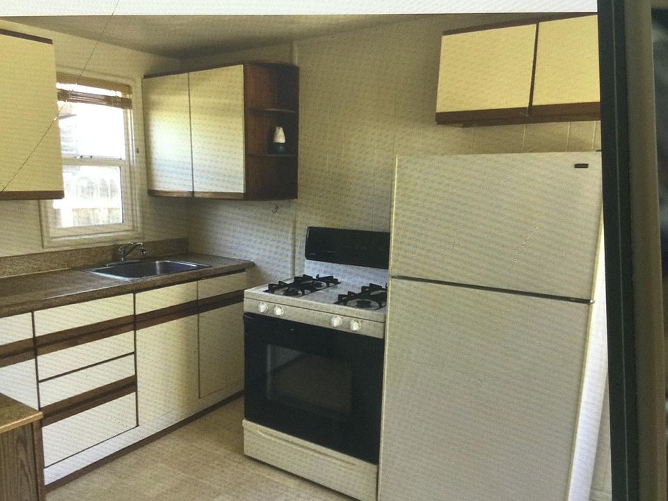 2nd image of 846 Kearney St #4