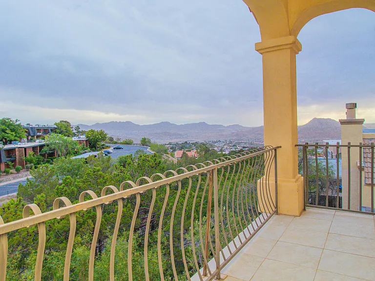 4744 Excalibur Dr — Photo 32