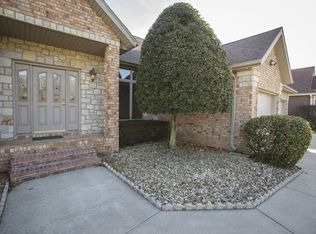 4231 Greenbriar Dr, Nixa, MO 65714