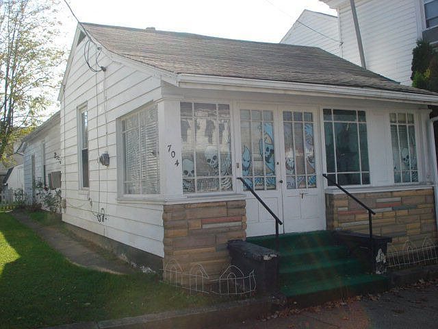 2nd image of 704 E 2nd St