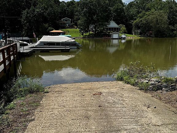 3rd image of 3598 Lake Bluff Dr