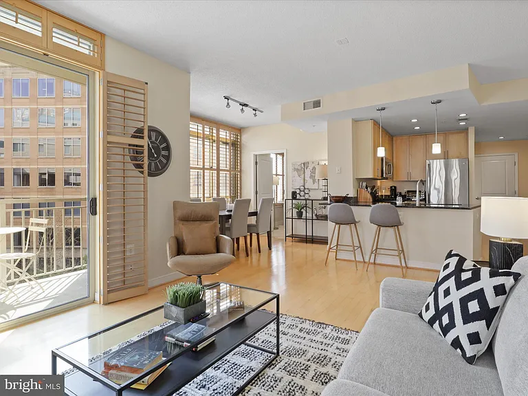 820 N Pollard St #511 — Photo 25