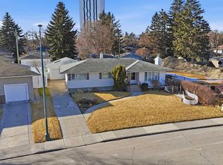 2219 NE Halifax Cres NW, Calgary, AB T2M 4E1