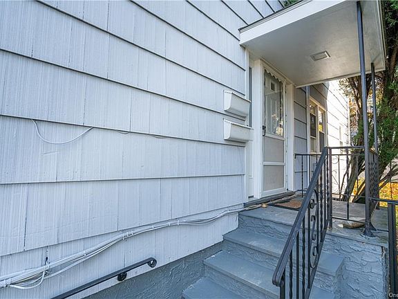 2nd image of 256 Columbus Ave