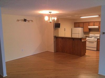 2nd image of 1300 Army Navy Dr APT 516