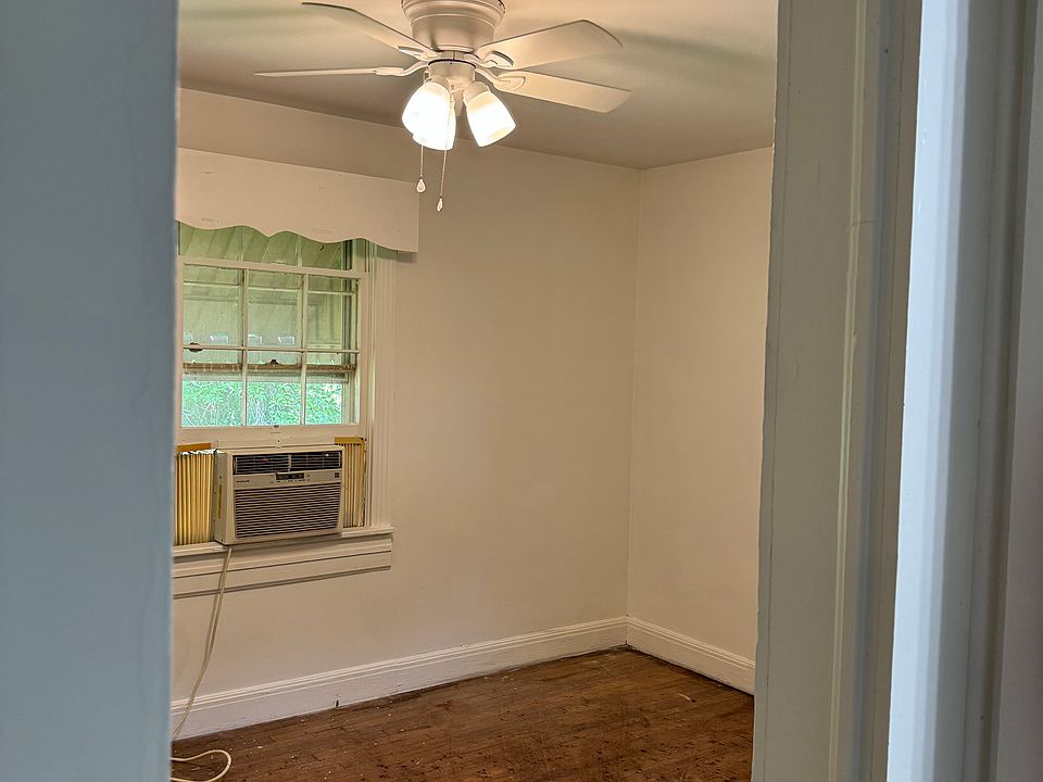 2nd image of 715 Crestview Dr