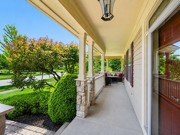 3rd image of 1534 Constitution Dr