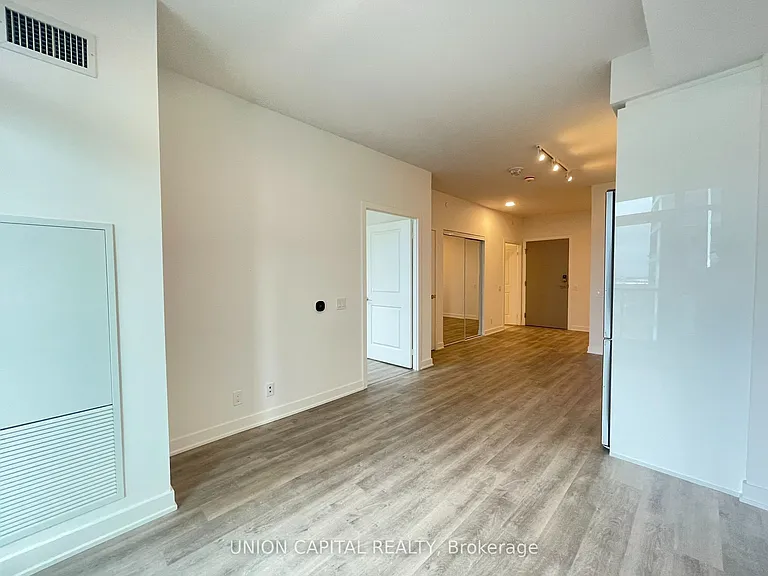 50 Upper Mall Way #1403 — Photo 24
