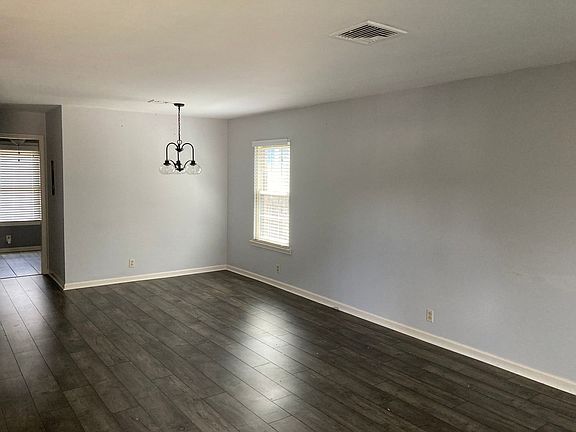 4th image of 142 Academy Sq
