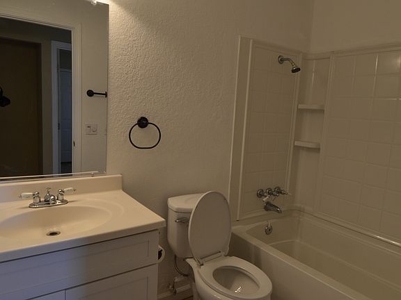 4th image of 7918 Deer Lake Dr