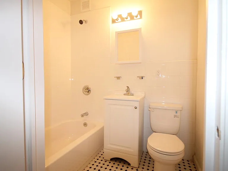 1562 3rd Ave #5 — Photo 6