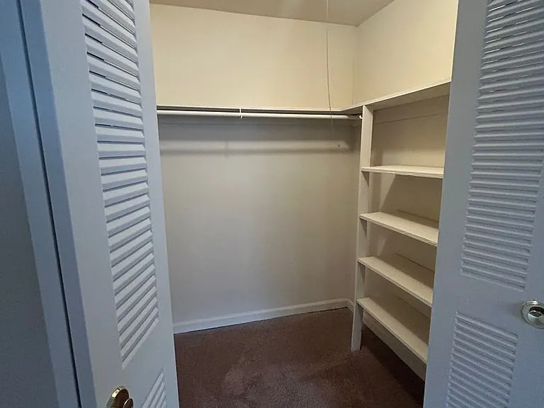 HOLLY GARDEN APARTMENTS — Photo 15