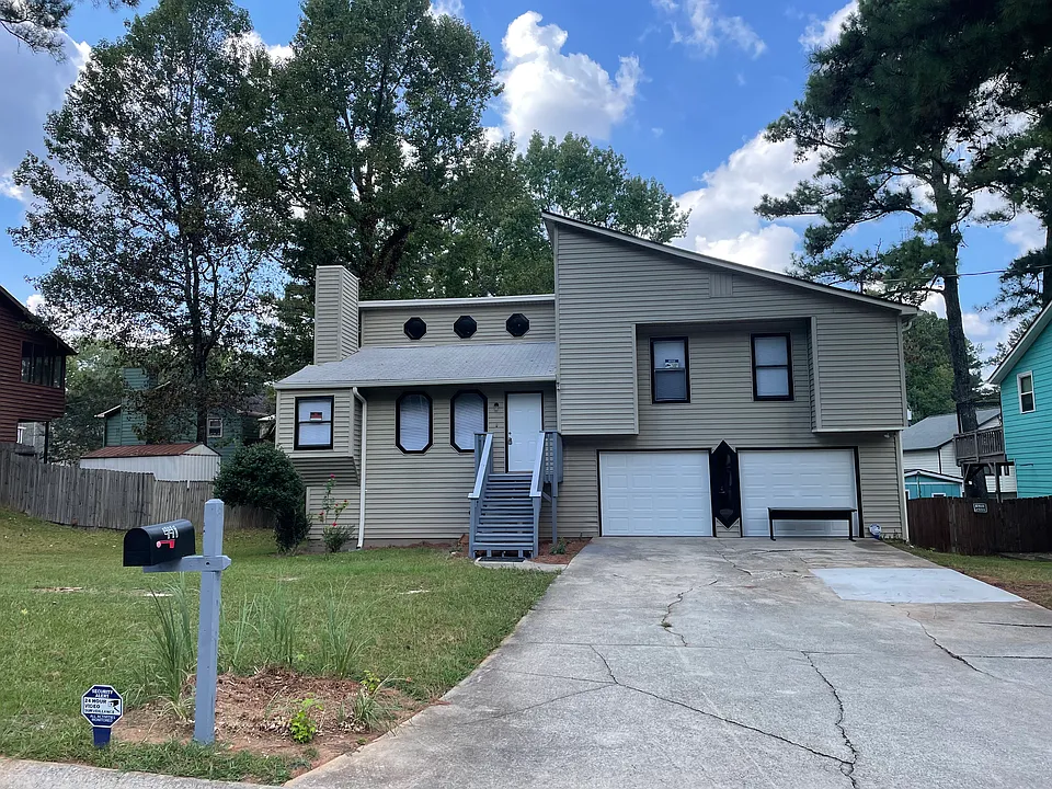 441 Canterbury Ln