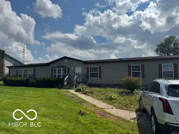 12113 E Oxford Rd, Columbus, IN 47203