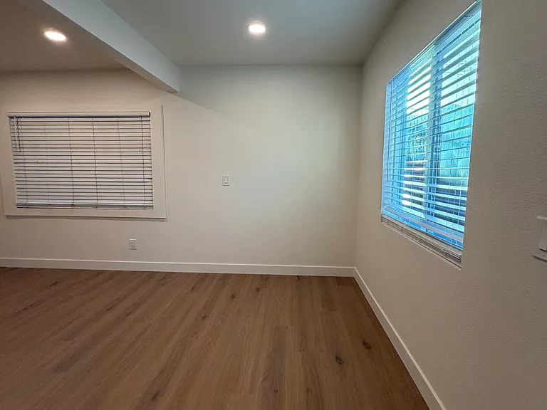 2704 Highland Ave — Photo 3