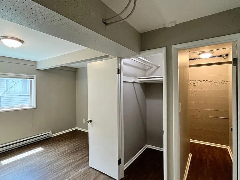 Stunning / Extra Large 1-Bedroom! Faux Hardwood Floors, Washer & Dryer, Stainless Appliances & Pe... — Photo 18