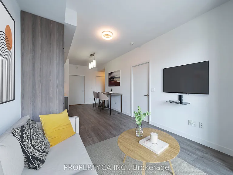 8 Eglinton Ave E #1412 — Photo 4