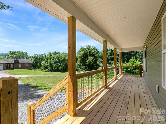 5th image of 22 Roberts Dr
