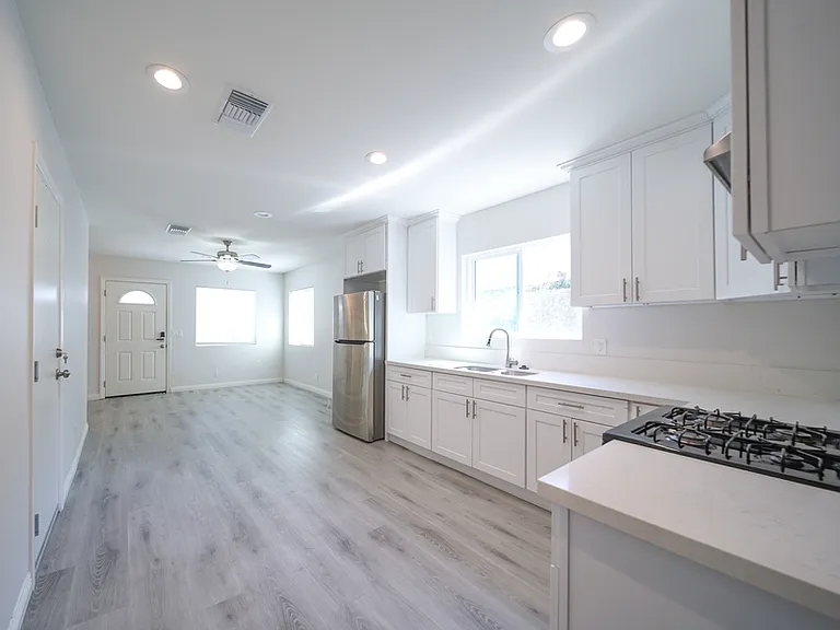 120 E Shady Grove Dr — Photo 14