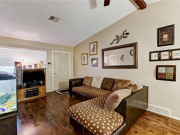 5th image of 504 N Anita Dr