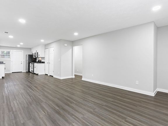 5th image of 330 Westland Way SW