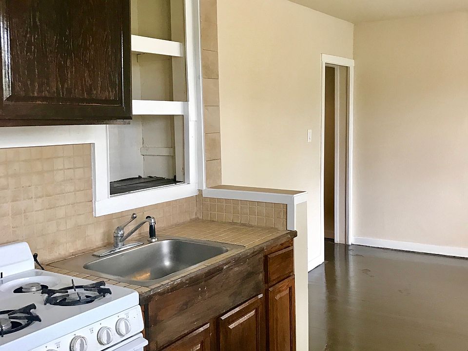 1st image of 5 Way St APT 2