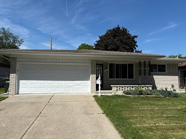 36145 Almont Dr — Photo 1