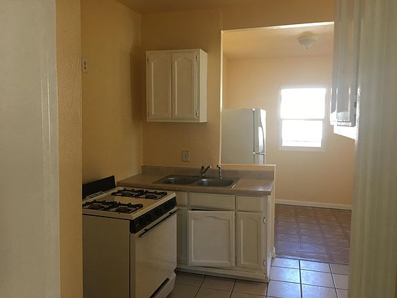 5th image of 965 1/4 W 42nd Pl