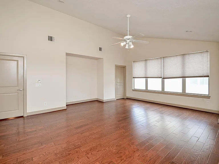 5311 Lillian St — Photo 17