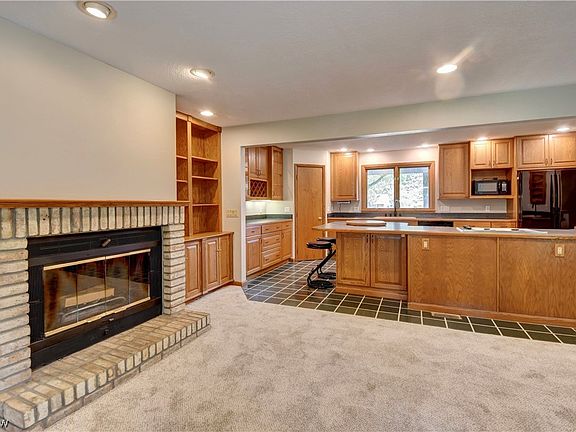 5th image of 3136 Englewood Dr