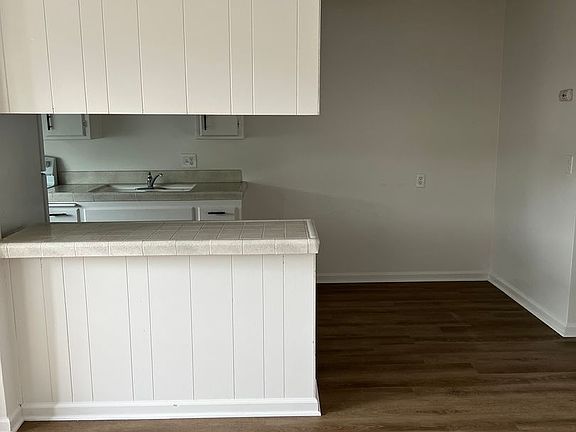 4th image of 3036 Hawthorn St APT 18