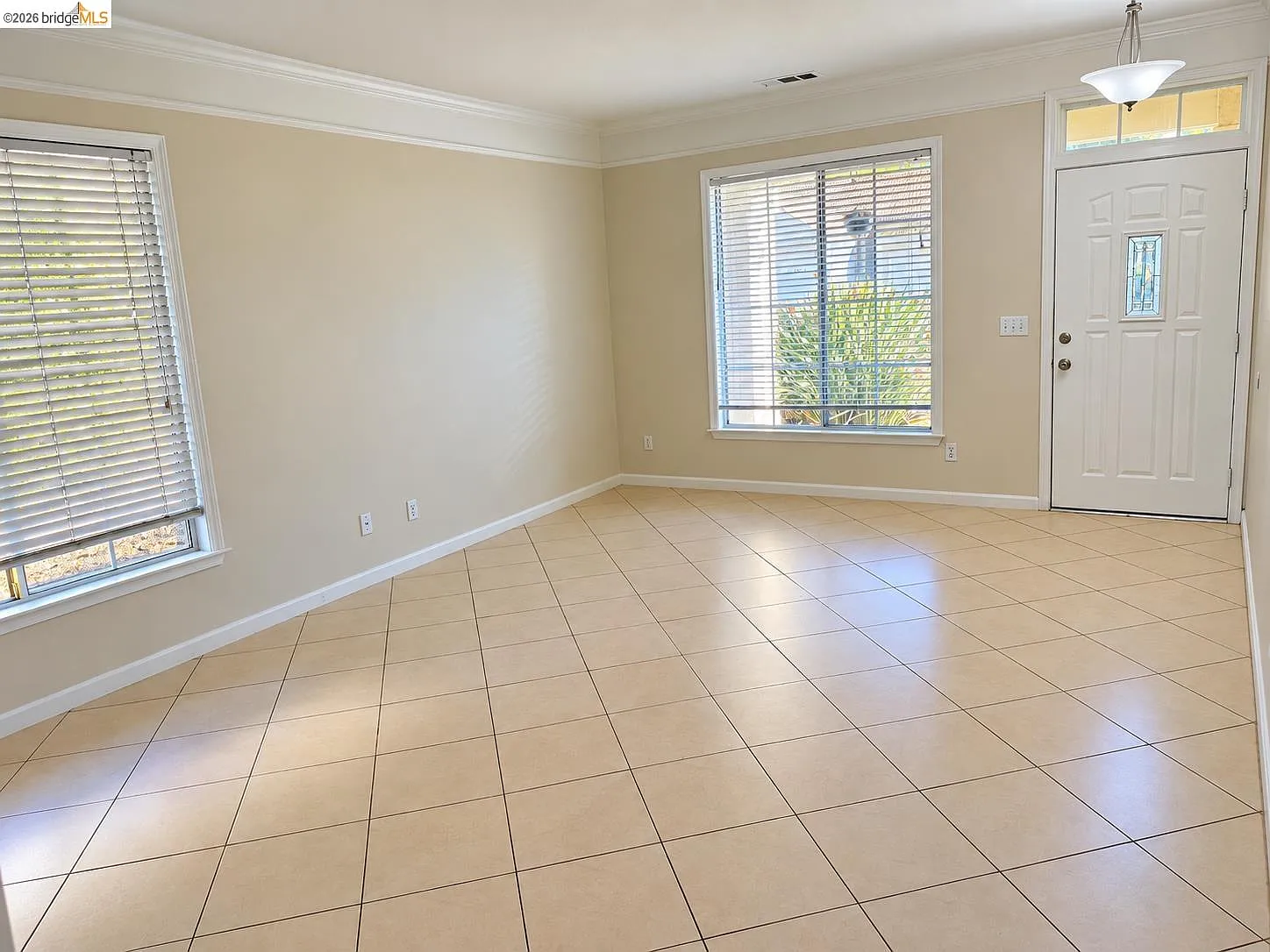 4 bed, 2.5 bath, 1870 sqft, $3,500 — Photo 4