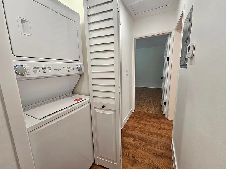561 East Orange Grove Avenue — Photo 13