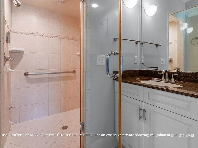 529 Queens Rd — Photo 54